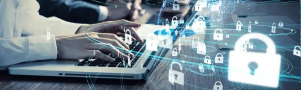 Equipamentos e softwares de cibersegurança em operação
